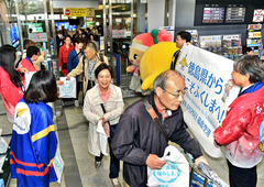 福島と徳島を結ぶチャーター便開始で「八重たん」・「キビタン」など出迎え