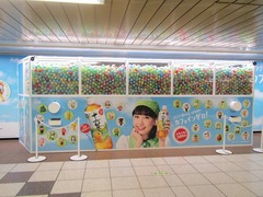 ☆動画:「アサヒ十六茶・巨大ガチャイベント」(新宿)の様子 2014/2/7
