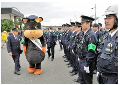 モーモちゃん一日警戒隊長　年の瀬で伊万里署
