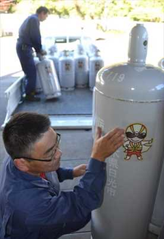 日光市「日光仮面」ガスボンベにデザイン