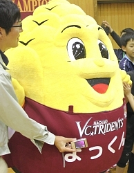 まっくん、VC長野応援に気合 特製ユニホーム新調