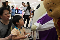 全国一の納付率目指せ 奈良の「せんとくん」ら自動車税期限PR