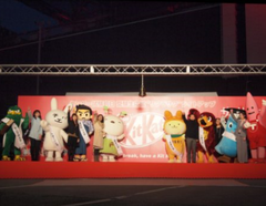 東京タワーに7大学のゆるキャラ集合－受験生を応援