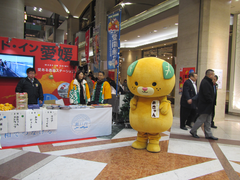 ☆動画:愛媛県イメージアップキャラクター「みきゃん」 メイドイン愛媛 池袋にて 2013