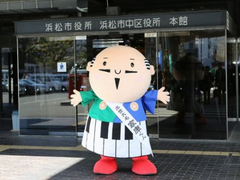 浜松で家康くん散策一周年－近隣のゆるキャラも祝福に