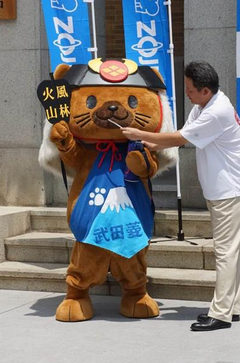 熱中症予防で山梨県「武田菱丸」にクールボトル贈呈