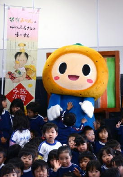 佐賀ミカンゆるキャラ さがみかんきち登場