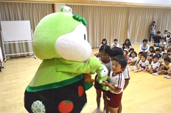 きくのん縫いぐるみ寄贈 菊川市、幼稚園から高校まで