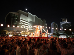 臨港パークで夏の風物詩「みなとみらい大盆踊り」-カレーバトルも