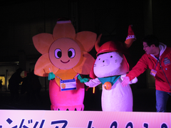 ☆動画：会長の挨拶と「ひこにゃん」と「にしまろちゃん」　西区キャンドルアート2013にて