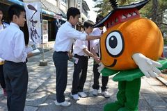 法隆寺は知られてても…奈良・斑鳩の公式キャラ「パゴちゃん」出現し握手に記念撮影に 観光PR