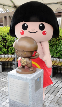 「きんたくん」気軽に触って　川西にブロンズ像設置