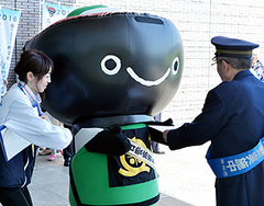 「事故ないまちが最高のおもてなし」　県内で安全運動