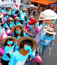 なんじぃ大好き　120人国際通りパレード