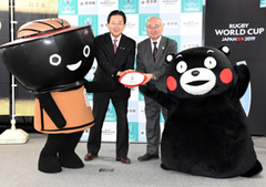 「くまモン」が岩手県を訪れ震災支援の感謝伝える