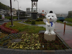 巨大看板、フィギュア、バス停に…「雪丸」現在売り出し中!! 奈良・王寺町のゆるキャラ、グランプリで11位