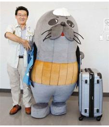 新型「紋太」ユジノデビュー　紋別のマスコットキャラクター　機動性高め海外出張