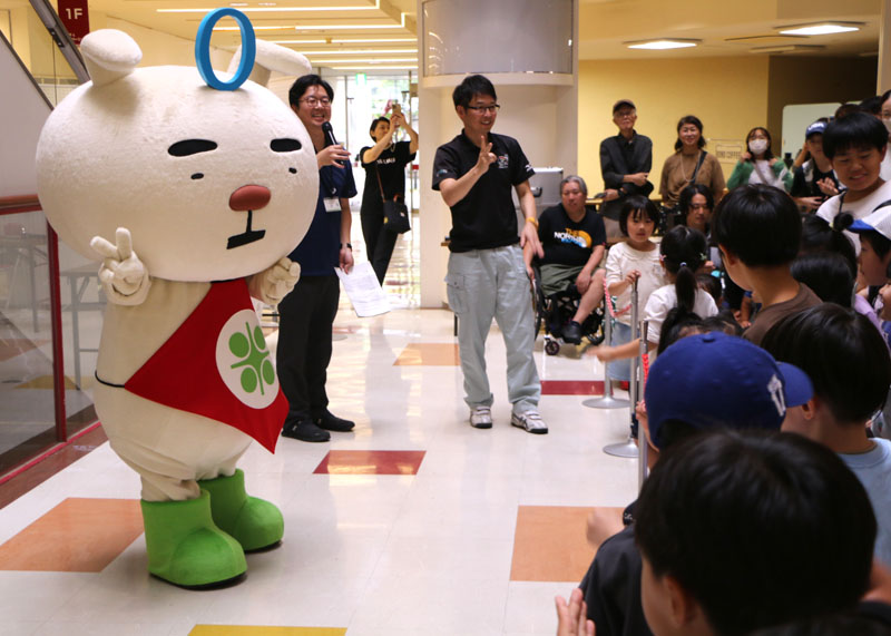 おうしゅうたろう 着ぐるみ登場 ファンと交流